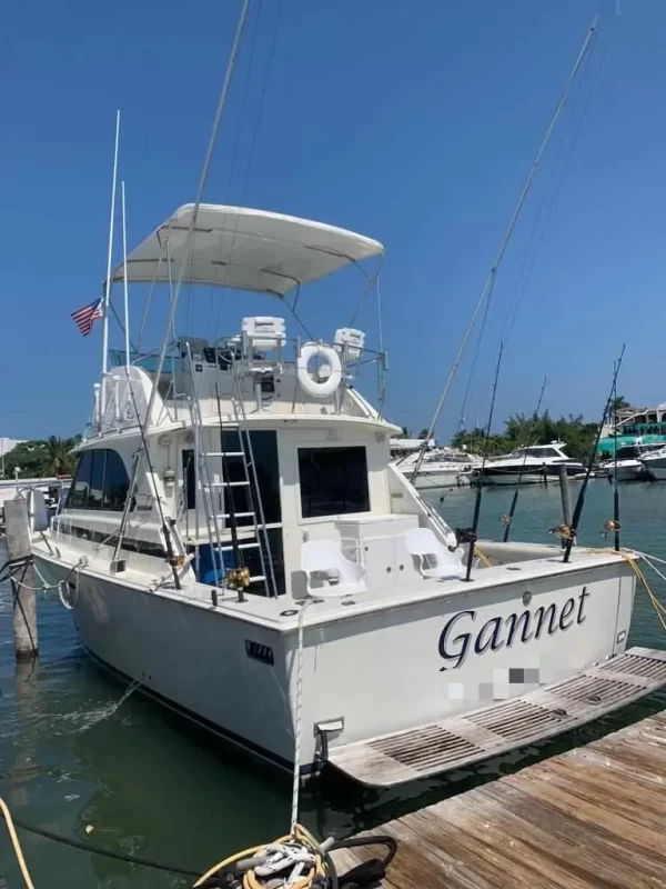 29.-Luhrs 35 Ft Up to 8 people